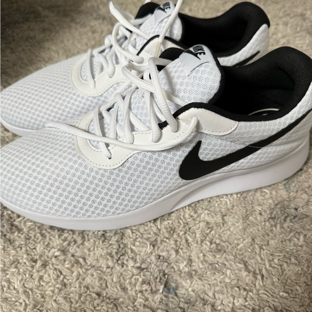 Nike Tanjun Sneakers
